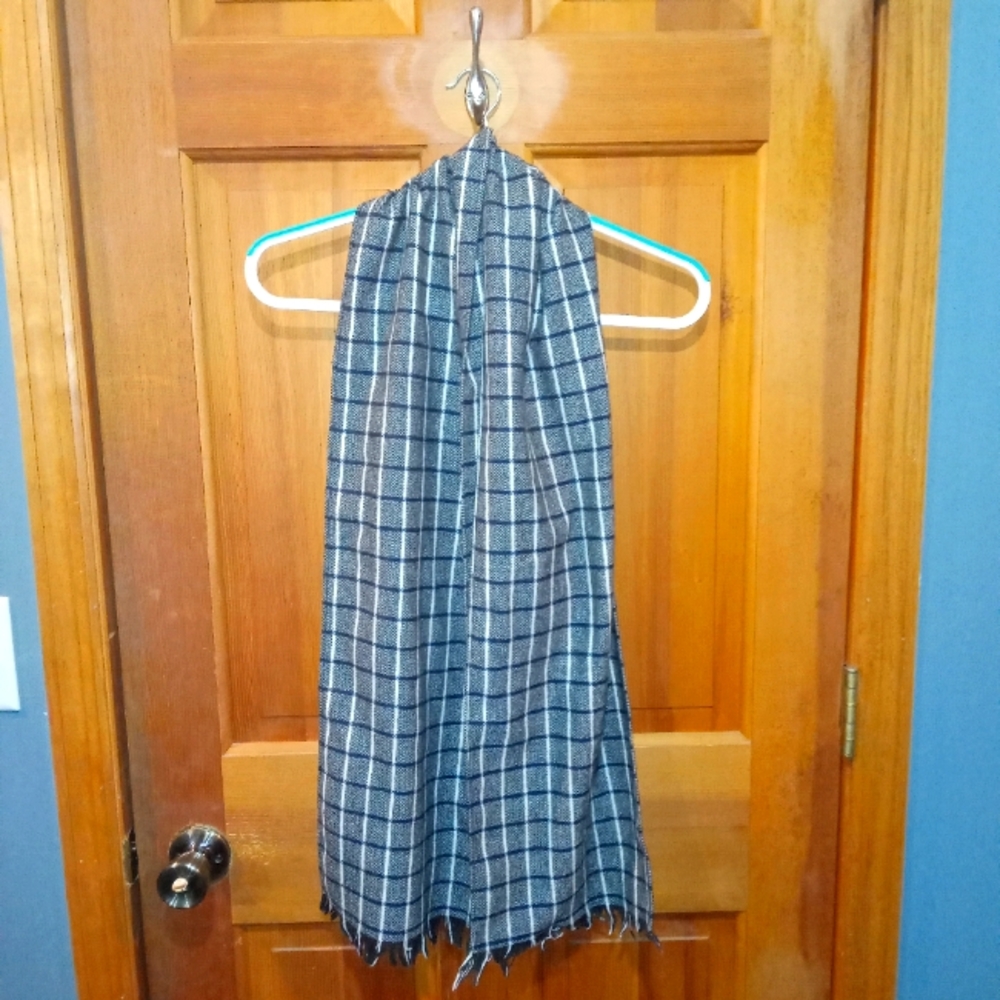 Evan Picone 100% wool scarf
